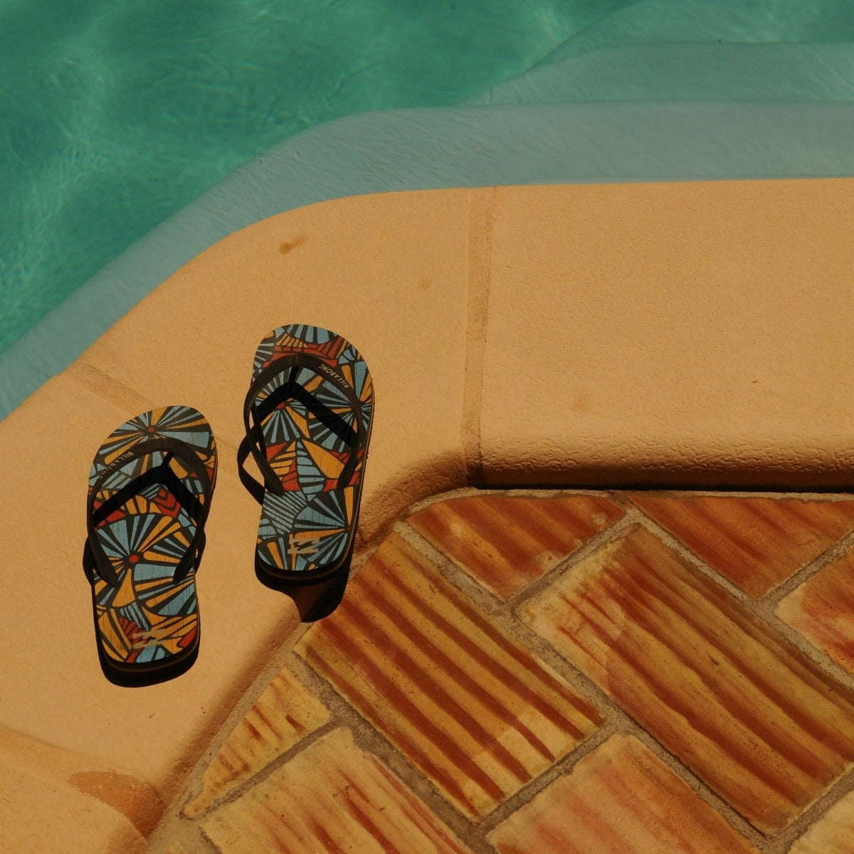 Hausschuhe und Sandalen