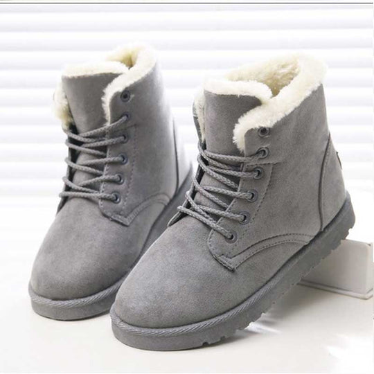 Flauschige Schneestiefel