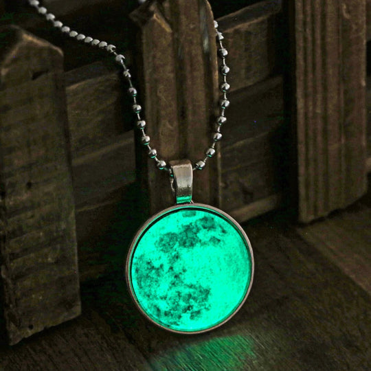 Glow In The Dark Moon Halskette