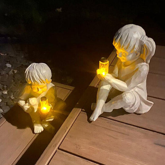 Kinder Mit Solar-Glühwürmchen Gartenstatuen
